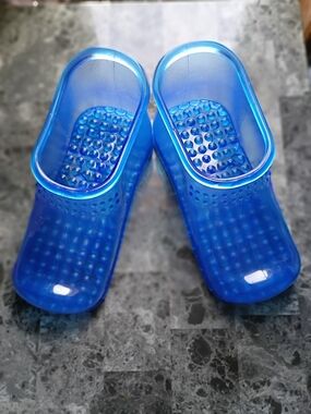 Amazon Blue Massage Shower Slippers with Raised Nubs- NWOT